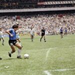 هدف القرن لمارادونا لحظة لا تُنسى في تاريخ كرة القدم