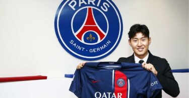 باريس سان جيرمان يوقع مع لاعب وسط كوريا الجنوبية لي كانغ إن