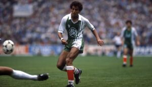 لخضر بلومي الجزائري الذي شهد أكبر الأساطير على عبقريته في كرة القدم 