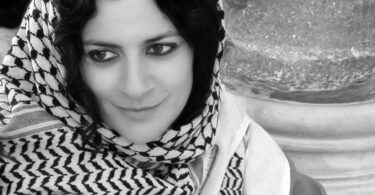 ريم بنا – قصة حياة الملحنة والمغنية الفلسطينية